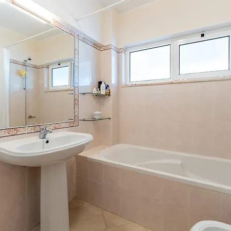 דירה 2 Bdr W/balcony In Vale Do Lobo By Lovelystay אלמנסיל